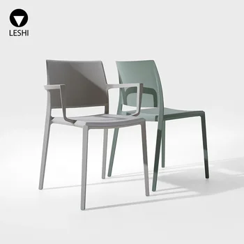 O183Nordic műanyag szék nagykereskedelmi nappali, étkező szék otthon egyszerű karfa szék étkező halmozott széklet étkezési lap